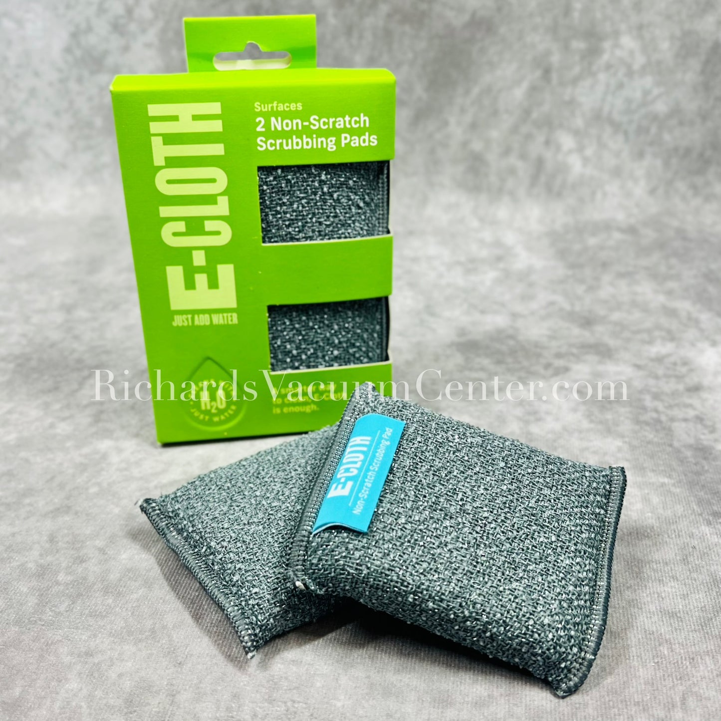 Cleaning sponges in a 2 pack that are great for cleaning a variety of surfaces including kitchen dishes and utensils.